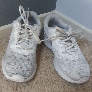 White Nike sneakers🎉🎉ON SALE!!!🎉🎉